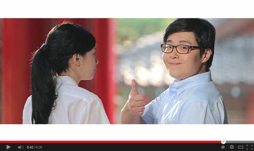 畢業生自製《那一天的身影》MV、《八分之一的青春》微電影共譜回憶。