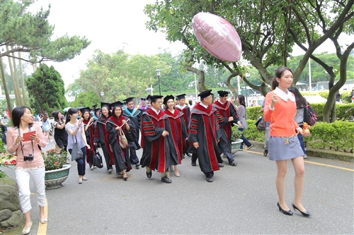 「三環五育 職場享譽」，本校舉行102學年度畢業典禮。