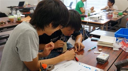 本校與日本東北大學及仙台高專合辦機器人暑期營。