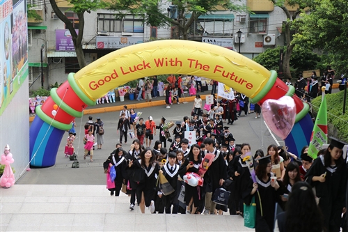 「三環五育 職場享譽」，本校舉行102學年度畢業典禮。