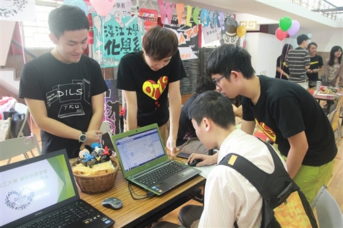 「2014淡江大學學系博覽會－淡江書卷節」熱鬧登場。