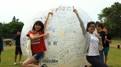 資傳系舉行第13屆畢業成果展「在乎」。