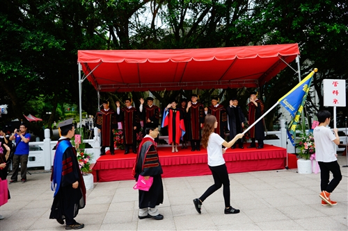 「三環五育 職場享譽」，本校舉行102學年度畢業典禮。