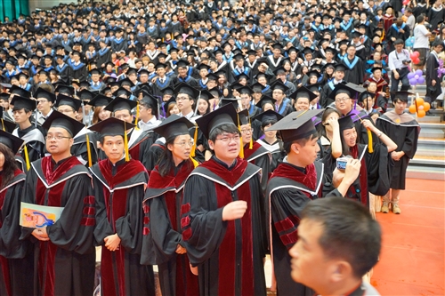 「三環五育 職場享譽」，本校舉行102學年度畢業典禮。