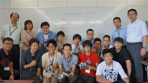 本校與日本東北大學及仙台高專合辦機器人暑期營。