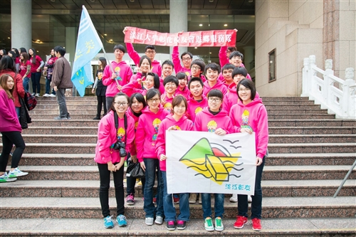 本校寒假社會服務授旗出發囉！