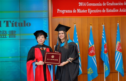 本校舉行第1屆「亞洲研究所數位學習碩士在職專班」畢業典禮。