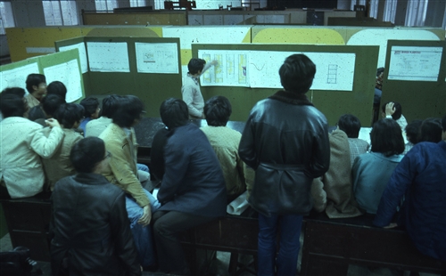 印證時代變遷建築系出版《嚮‧建築：民歌時代的建築青年》。