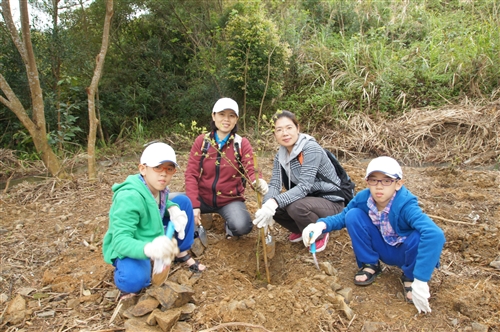 在蘭陽校園看見環境未來－台灣愛普生公司歡喜來種樹
