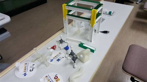 化學系企業導師請益- 化學雲端智慧教室: 觸控、翻轉、App、3D 列印