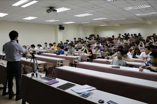 化學系企業導師請益- 化學雲端智慧教室: 觸控、翻轉、App、3D 列印