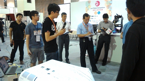 電機系與機電系參加「2015全國機器人競賽」再締佳績。