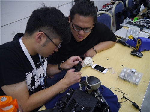 機器人研發團隊再傳捷報，蟬聯FIRA世界盃機器人足球賽冠軍。