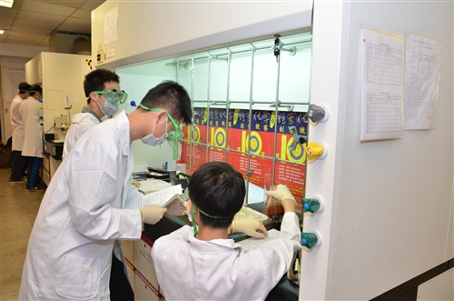 全臺537名高中生來校參與鍾靈化學創意競賽。