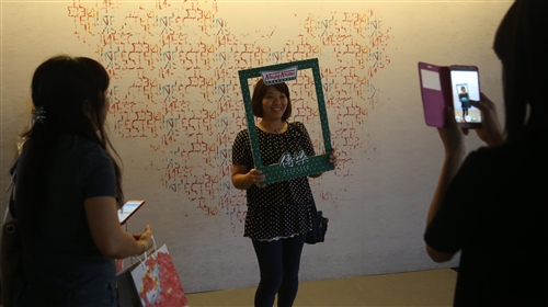 大傳系舉行第29屆畢業成果展──「傳染」。