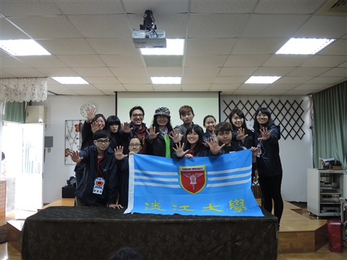 理學院「可見光科學服務隊」前往臺南市六甲國中進行服務。