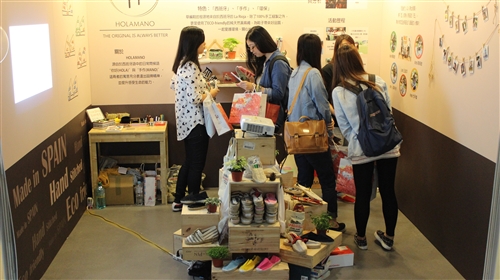 大傳系舉行第29屆畢業成果展──「傳染」。