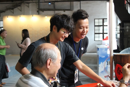 大傳系舉行第29屆畢業成果展──「傳染」。