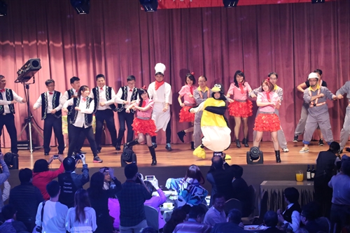 商管碩士在職專班（EMBA）舉辦2015年歲末聯歡晚會。