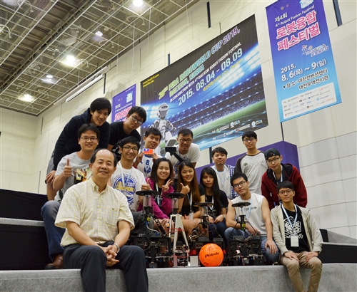 機器人研發團隊再傳捷報，蟬聯FIRA世界盃機器人足球賽冠軍。