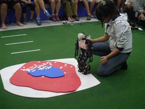 機器人研發團隊再傳捷報，蟬聯FIRA世界盃機器人足球賽冠軍。