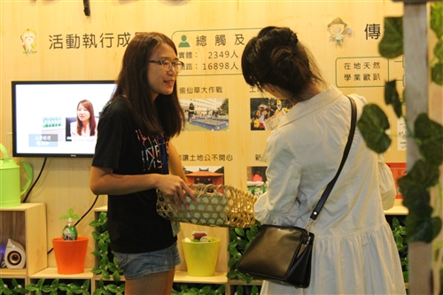 大傳系舉行第29屆畢業成果展──「傳染」。