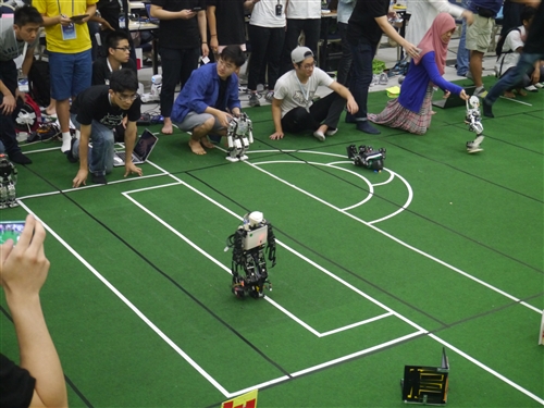 機器人研發團隊再傳捷報，蟬聯FIRA世界盃機器人足球賽冠軍。