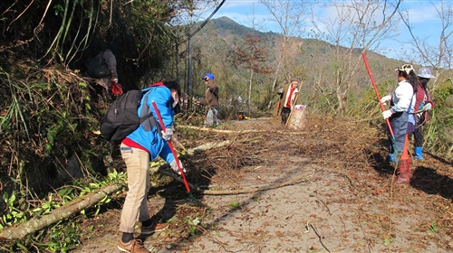 本校部落服務隊畢旅走進鎮西堡。