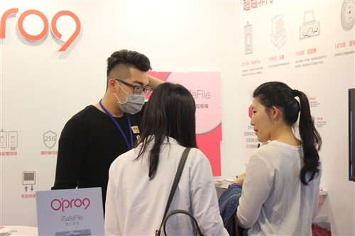 大傳系舉行第29屆畢業成果展──「傳染」。