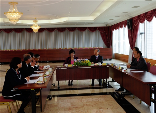 韓國姊妹校慶南大學校長朴在圭等一行3人蒞校訪問。