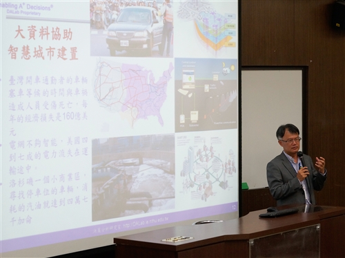 管理科學學系舉辦「新世代管理科學研討──產業發展趨勢論壇」。