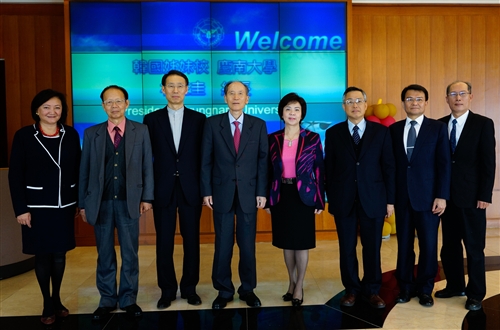 韓國姊妹校慶南大學校長朴在圭等一行3人蒞校訪問。