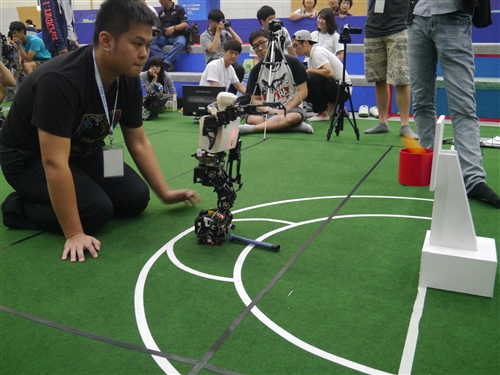 機器人研發團隊再傳捷報，蟬聯FIRA世界盃機器人足球賽冠軍。