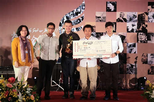大傳系學生作品勇奪「勞動金像獎」優選、佳作和影片故事最感人獎。