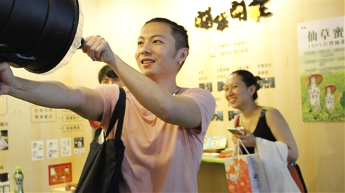 大傳系舉行第29屆畢業成果展──「傳染」。