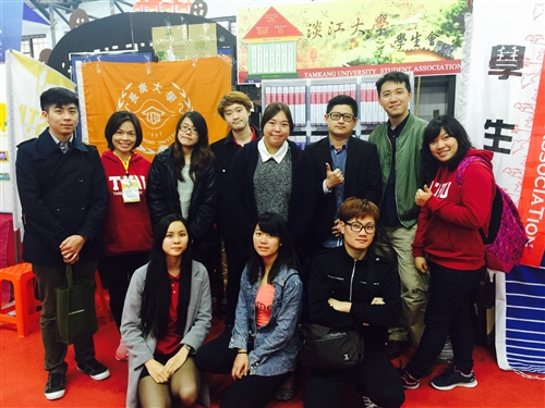 學生會榮獲「大專校院學生會成果競賽」卓越獎；公行系學會與如來實證社榮獲全國學生社團評鑑「特優」獎。