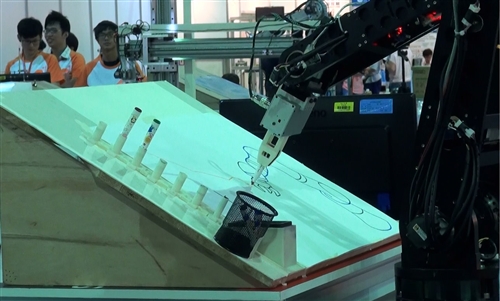 電機系與機電系參加「2015全國機器人競賽」再締佳績。