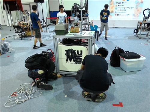 電機系與機電系參加「2015全國機器人競賽」再締佳績。