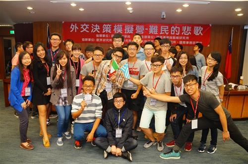 國際事務與戰略研究所舉辦外交決策模擬營。