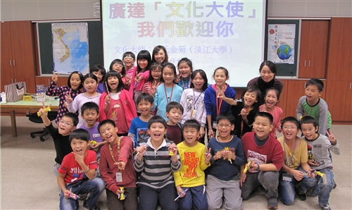 本校華語中心學生阮氏金菊榮獲「文化大使首獎」。