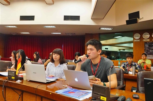 國際事務與戰略研究所舉辦外交決策模擬營。