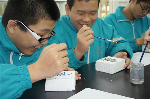 行動化學館再度下鄉散播化學科普知識。