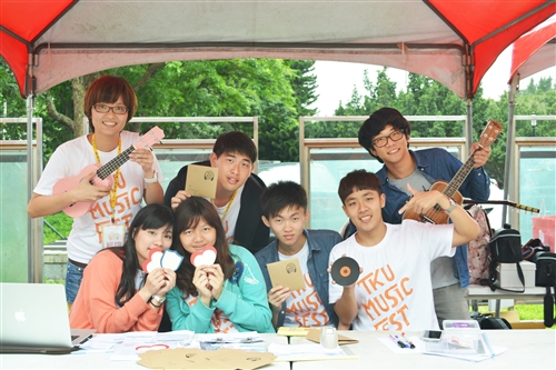 14個社團聯合舉辦「第一屆淡江大學音樂節」。