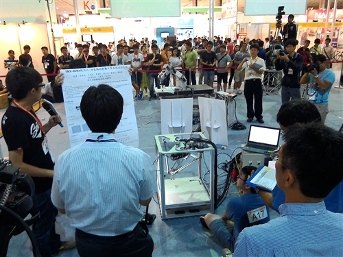 電機系與機電系參加「2015全國機器人競賽」再締佳績。