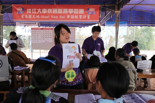 學務處遠赴泰國進行「愛在撒瓦地-Huei Nan Sai華語教學計畫」。