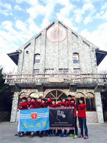 本校部落服務隊畢旅走進鎮西堡。