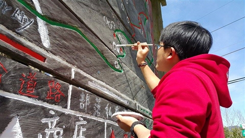 本校部落服務隊畢旅走進鎮西堡。