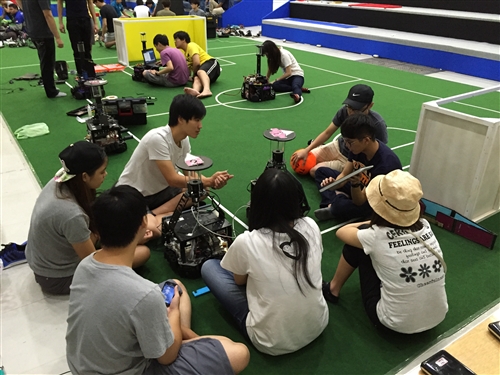 機器人研發團隊再傳捷報，蟬聯FIRA世界盃機器人足球賽冠軍。