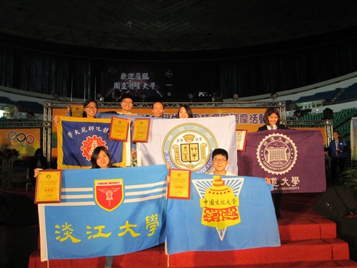 學生會榮獲「大專校院學生會成果競賽」卓越獎；公行系學會與如來實證社榮獲全國學生社團評鑑「特優」獎。