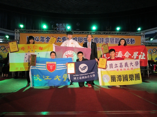 學生會榮獲「大專校院學生會成果競賽」卓越獎；公行系學會與如來實證社榮獲全國學生社團評鑑「特優」獎。